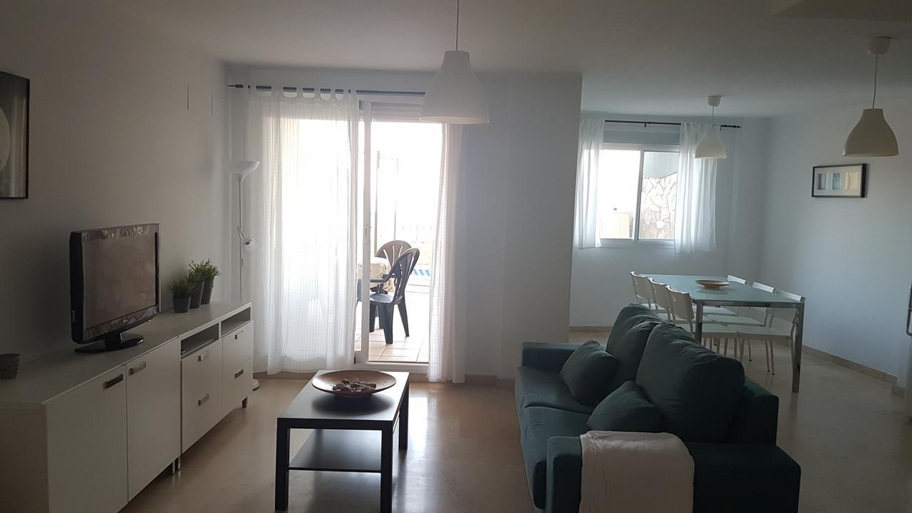 Amplio Apartamento De 2 Dormitorios Con Gran Terraza * Benalmádena